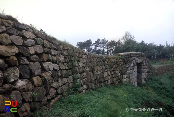 오산 독산성과 세마대지 중 독산성 성문