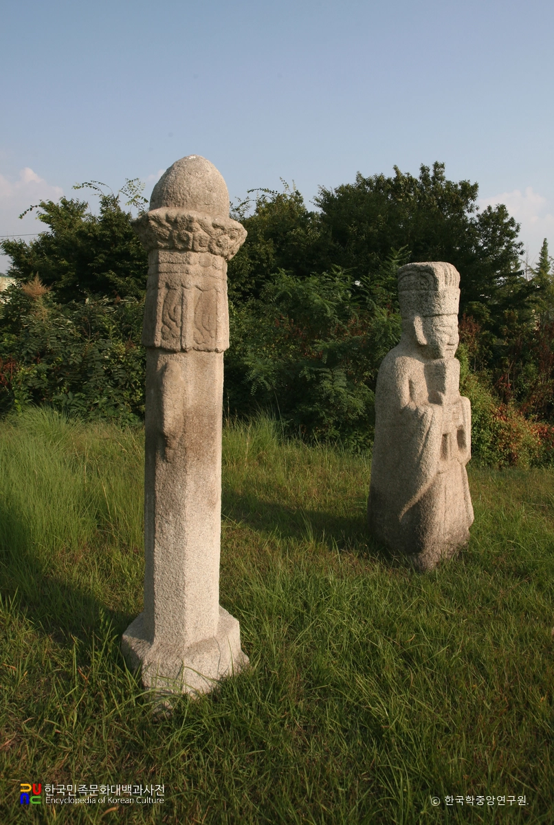 안탄대 선생 묘 석물