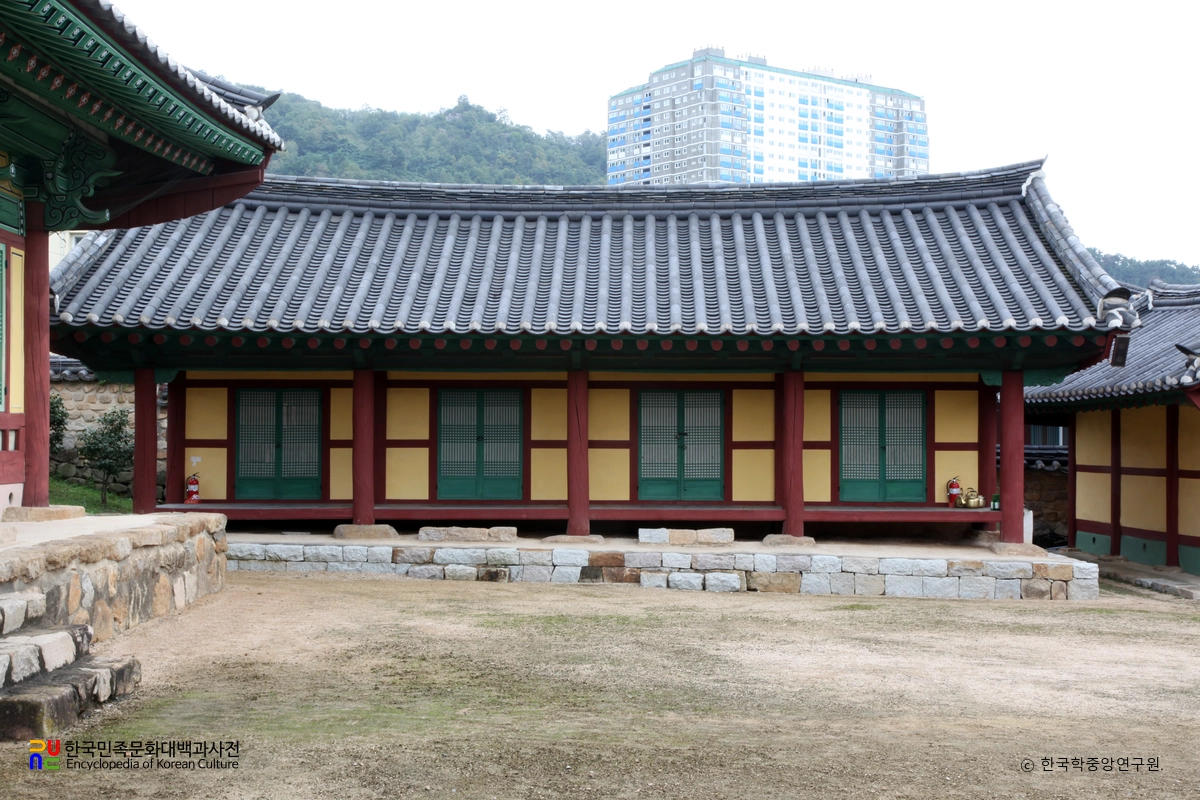 김해향교 동재 정면