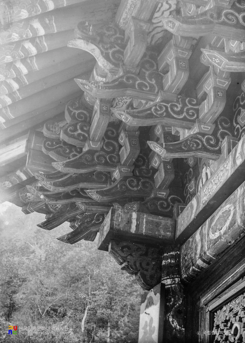 회양 장안사 대웅보전 처마