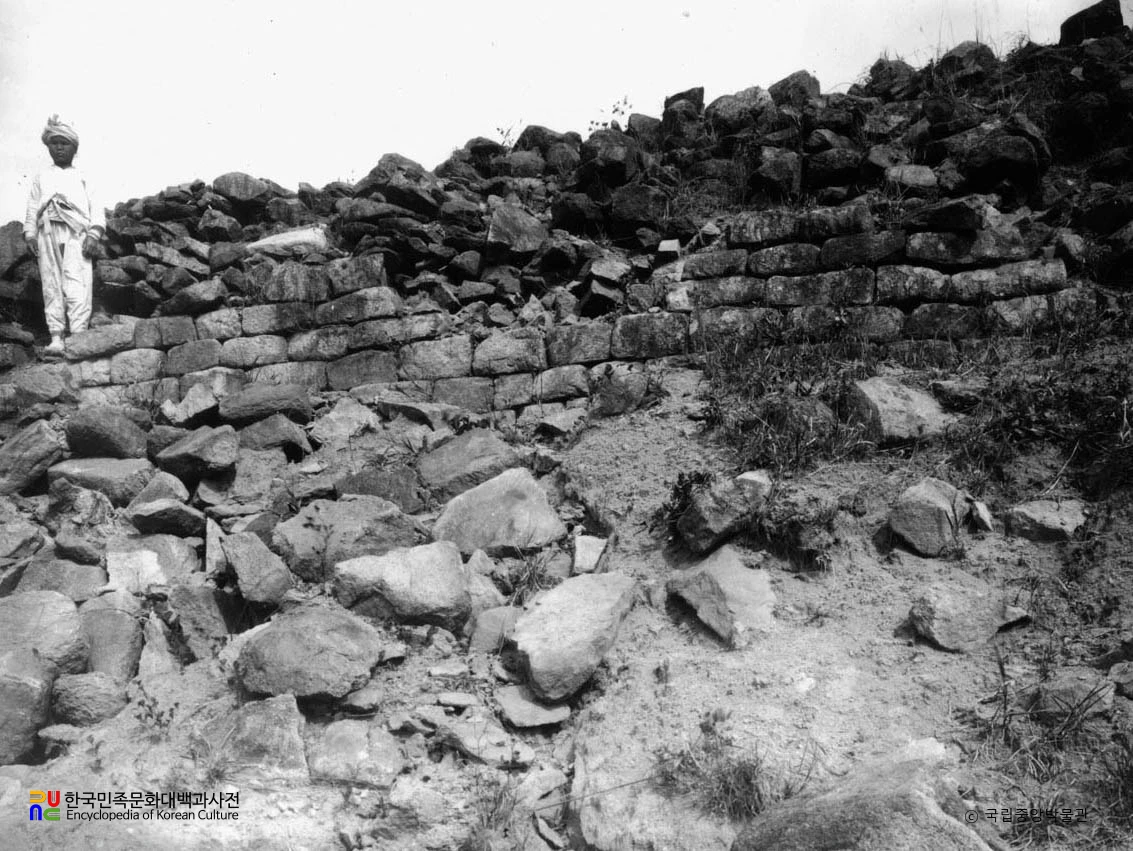 경주 남산신성 성벽