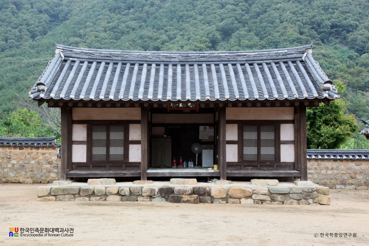 김해 신산서원 환성재 정면