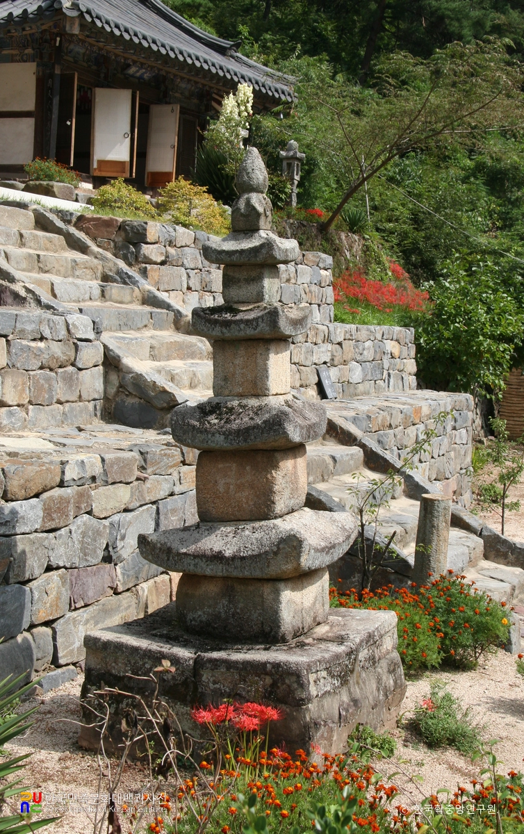 의령 수도사 석탑 및 부도군 / 석탑