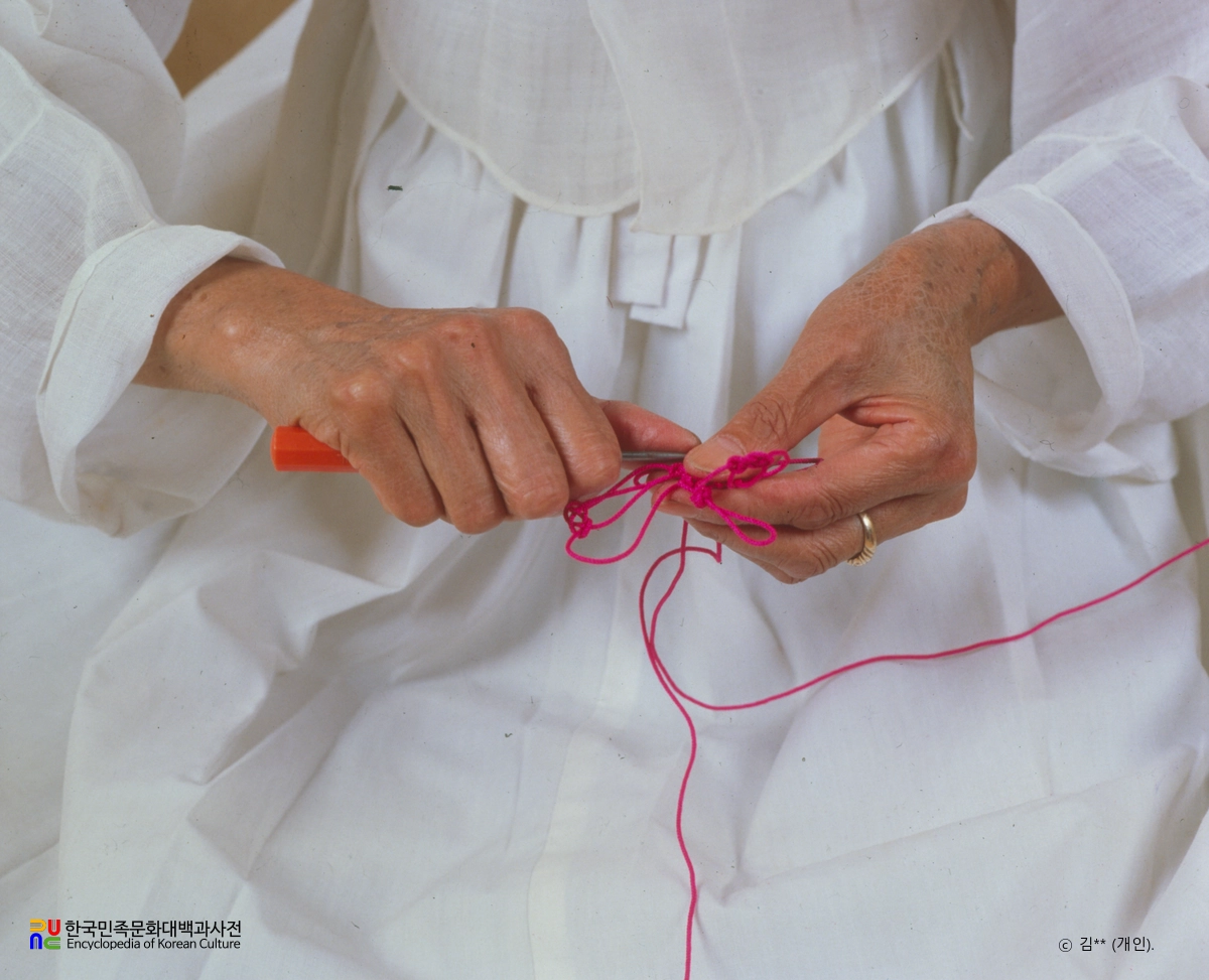 매듭장 / 2 가는끈목의 유소맺기 / 최은순