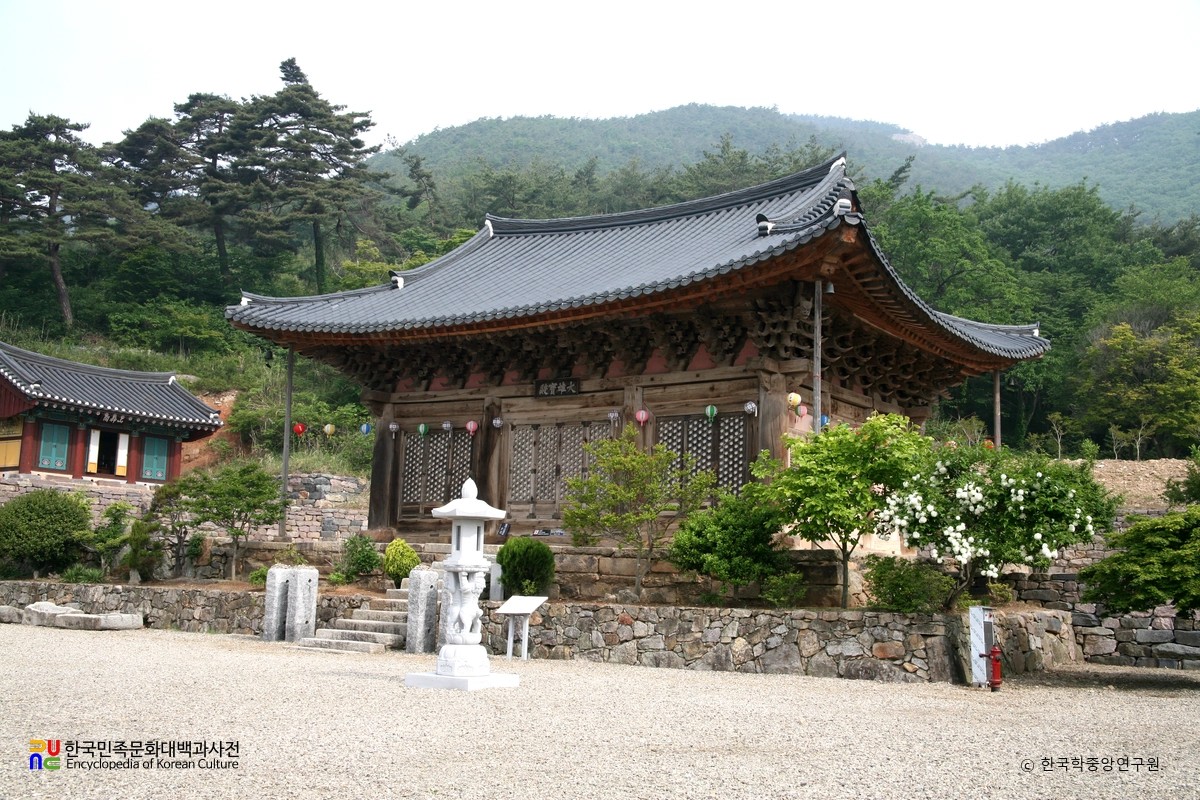 부안 개암사 대웅전 정측면