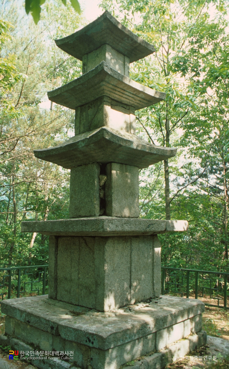 김제 금산사 심원암 삼층석탑 정측면