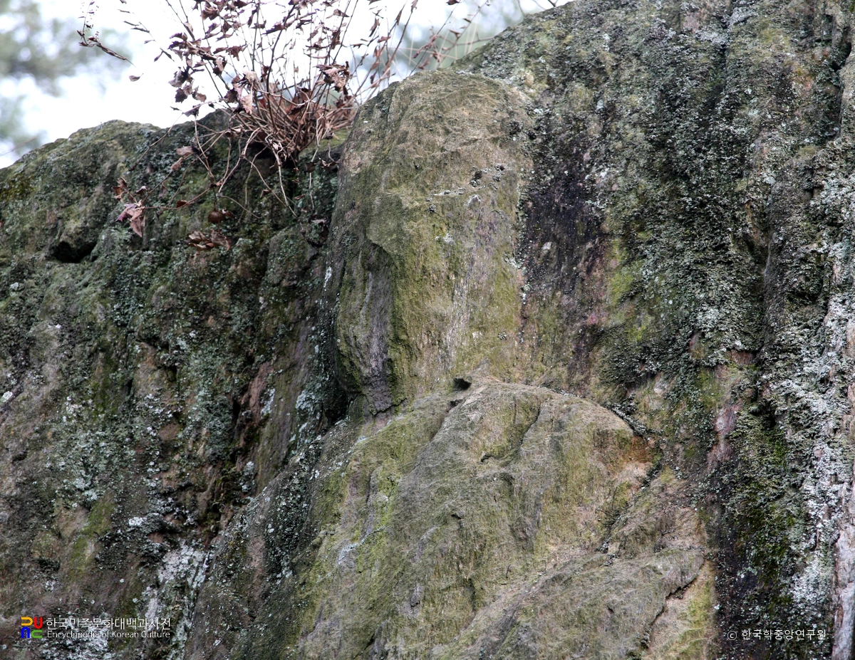 천안 성불사 마애석가삼존 16나한상 및 불입상 / 불입상