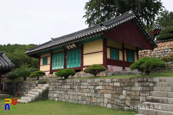 사천향교 명륜당 정측면