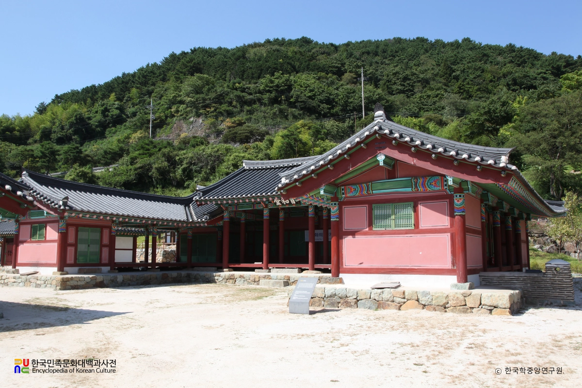 통영 삼도수군통제영 중 백화당 우측면