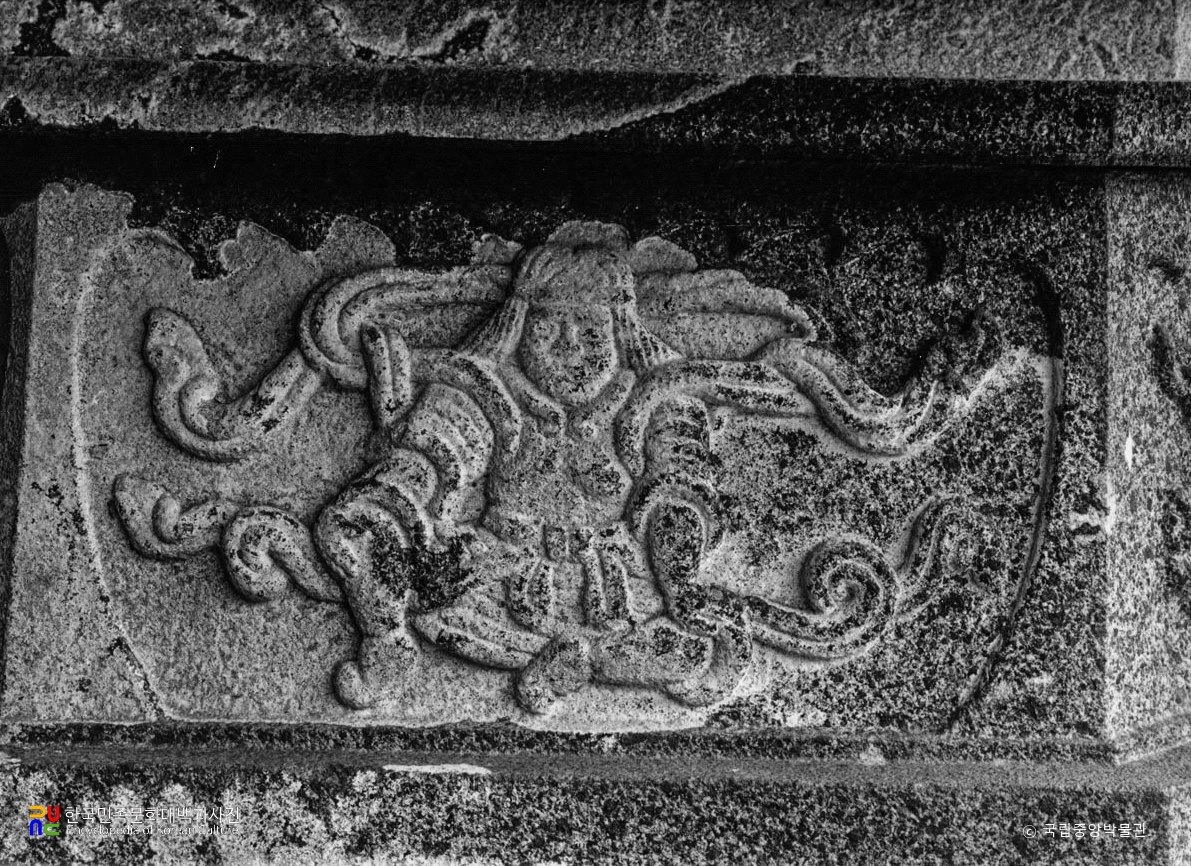 구례 연곡사 동 승탑 중 기단부의 팔부중상