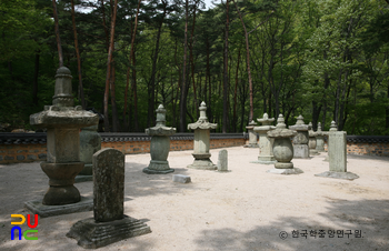 포항 보경사 서운암 부도군