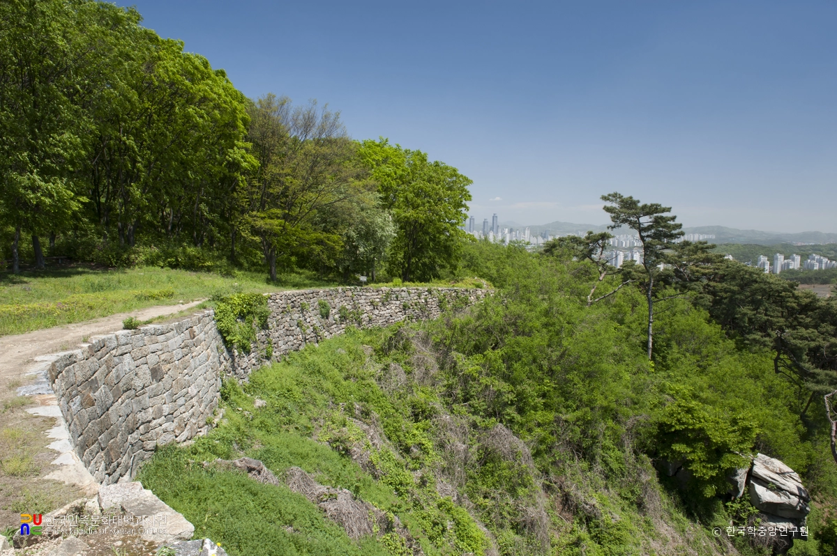 오산 독산성과 세마대지 중 독산성 성벽