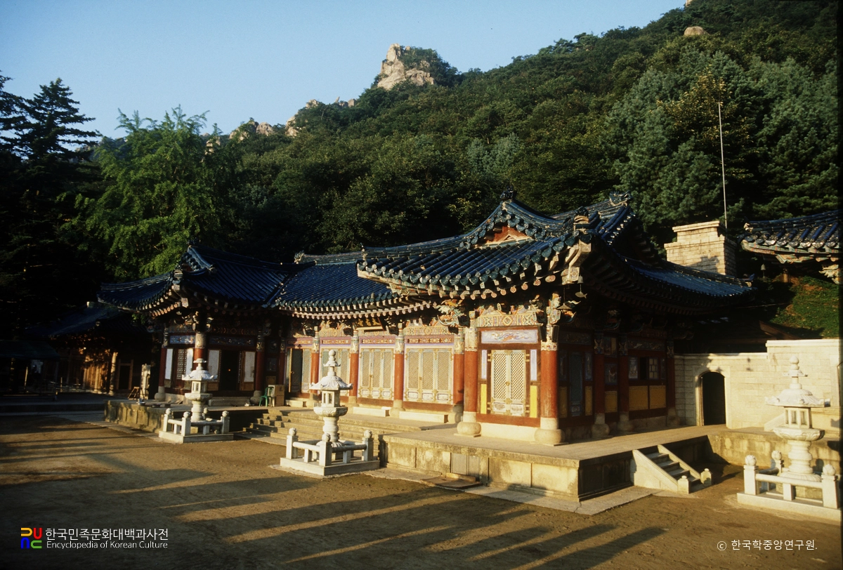 금산 태고사 대웅전 정측면