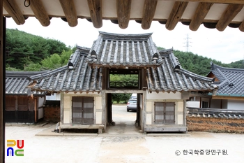경남 고성 도연서원 중 외삼문 후면