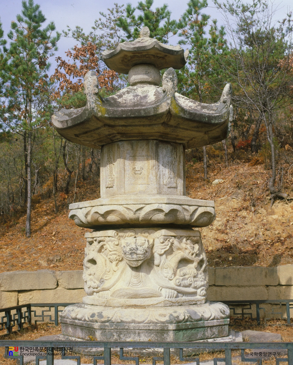 여주 고달사지 승탑 정면