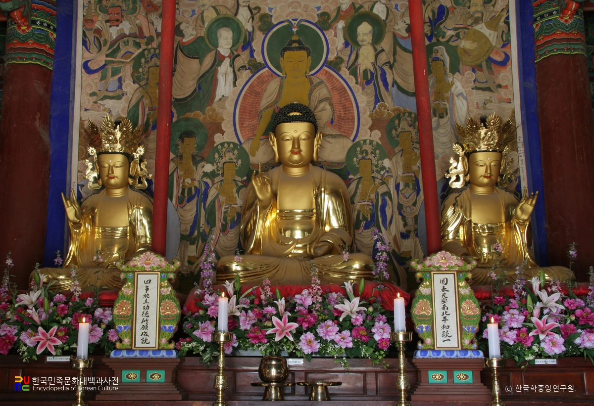 속초 신흥사 목조 아미타여래삼존 좌상