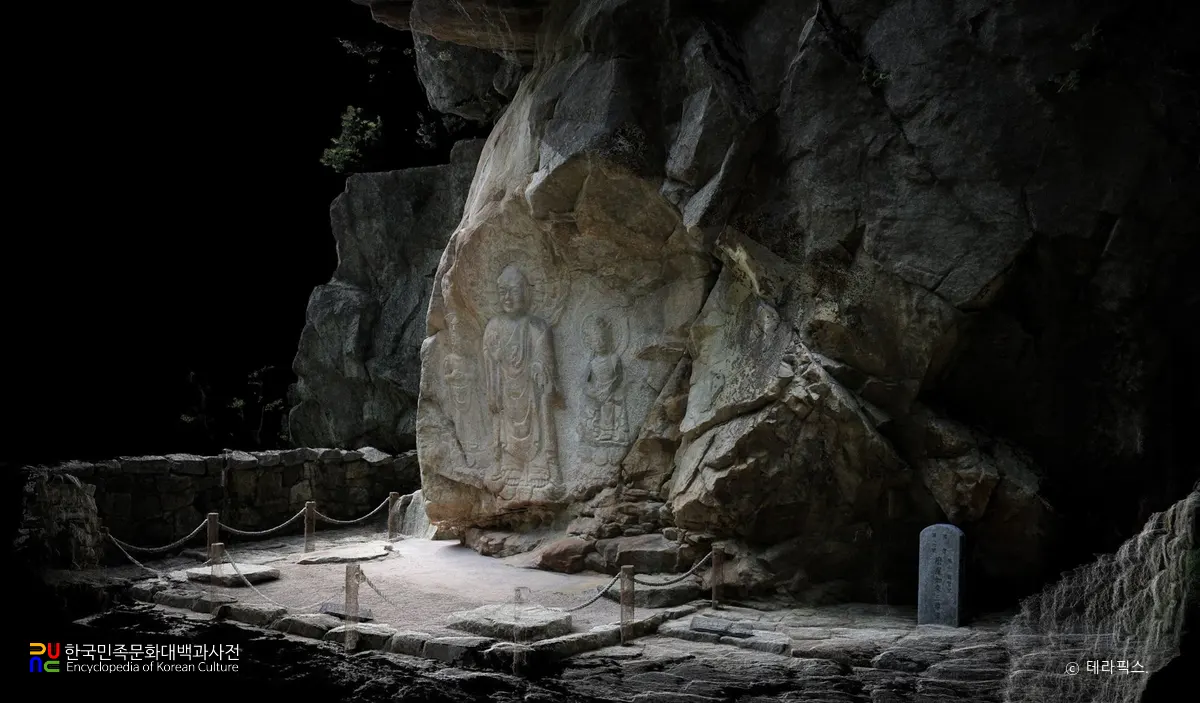 서산 용현리 마애여래삼존상 우측면