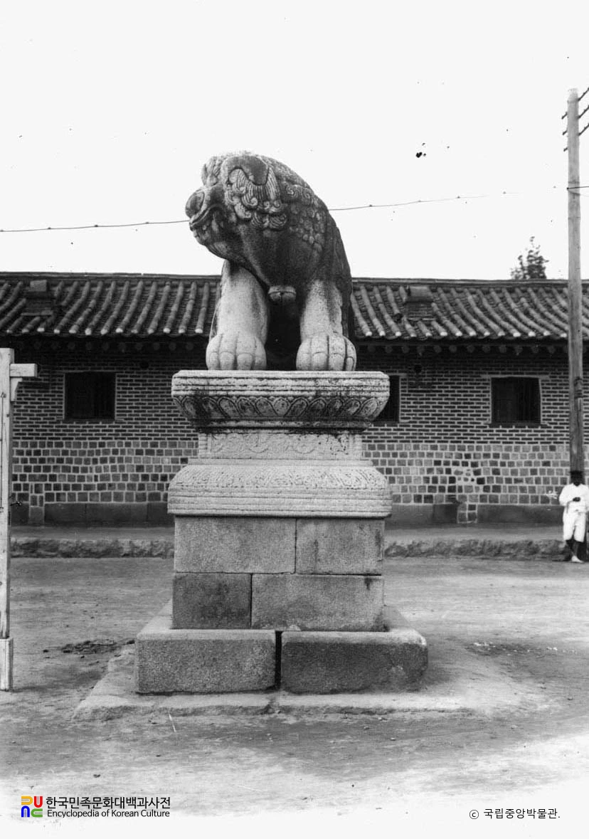 서울 경복궁 광화문 앞 해태 정면
