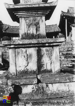 구례 화엄사 서오층석탑 좌측 기단부와 탑신부