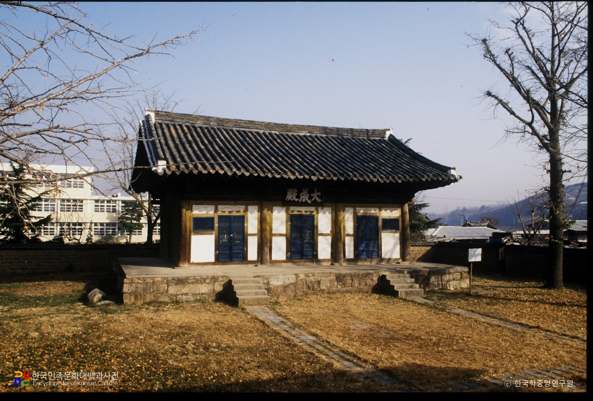 경산향교 대성전 삼문