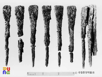 경북 경주 금령총 출토 부형 철촉