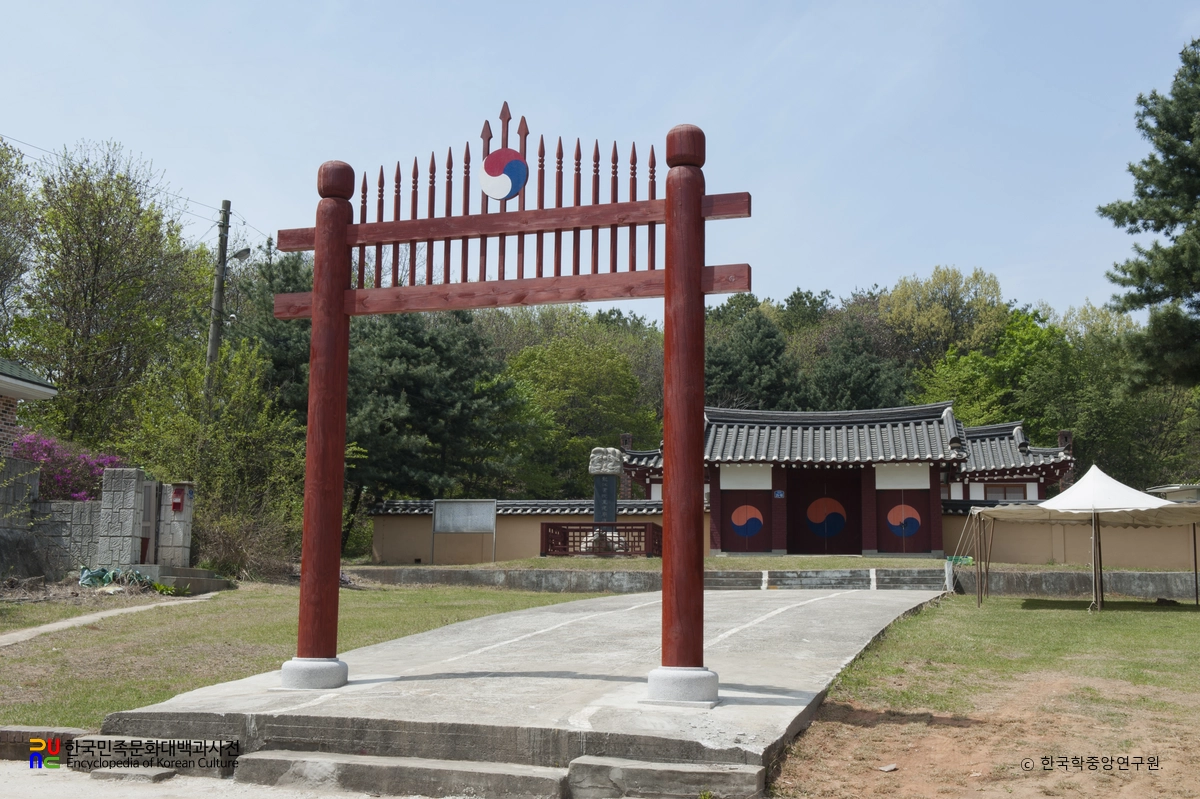 고양 용강서원 홍살문과 삼문