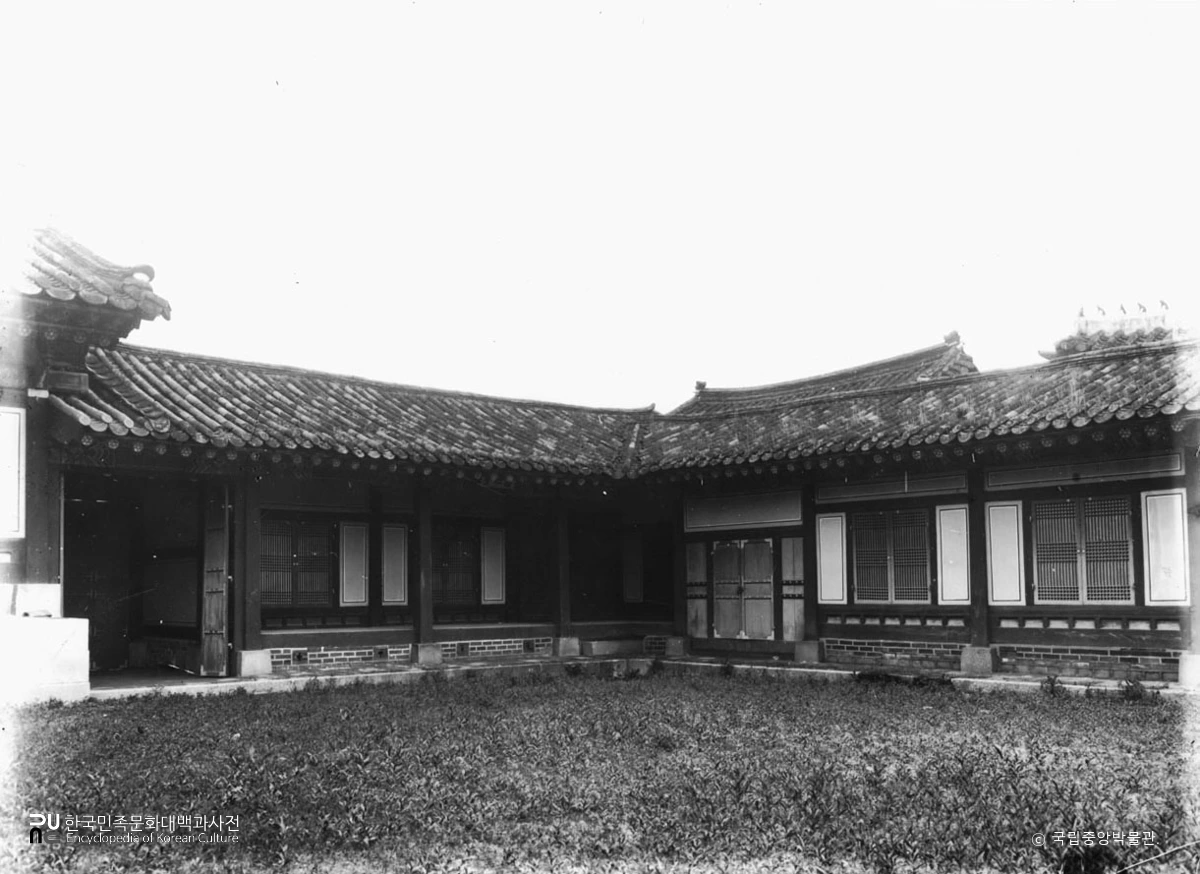 서울 경복궁 중 교태전 체인당 동남면