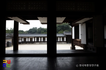 창덕궁 낙선재 앞뜰과 행랑