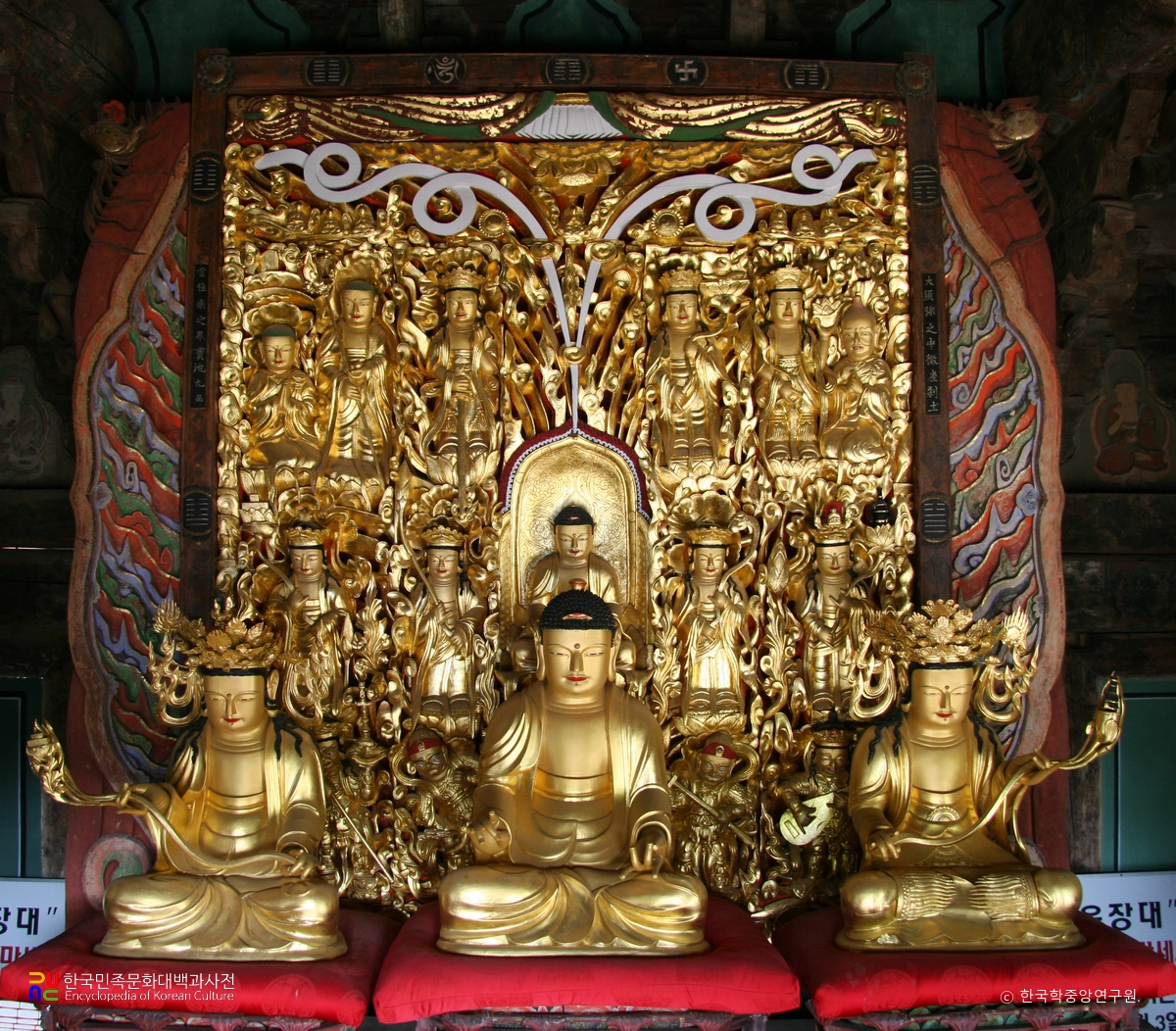 예천 용문사 목조 아미타여래삼존 좌상