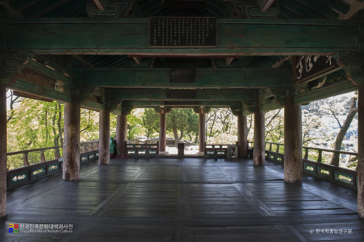 삼척 죽서루 내부