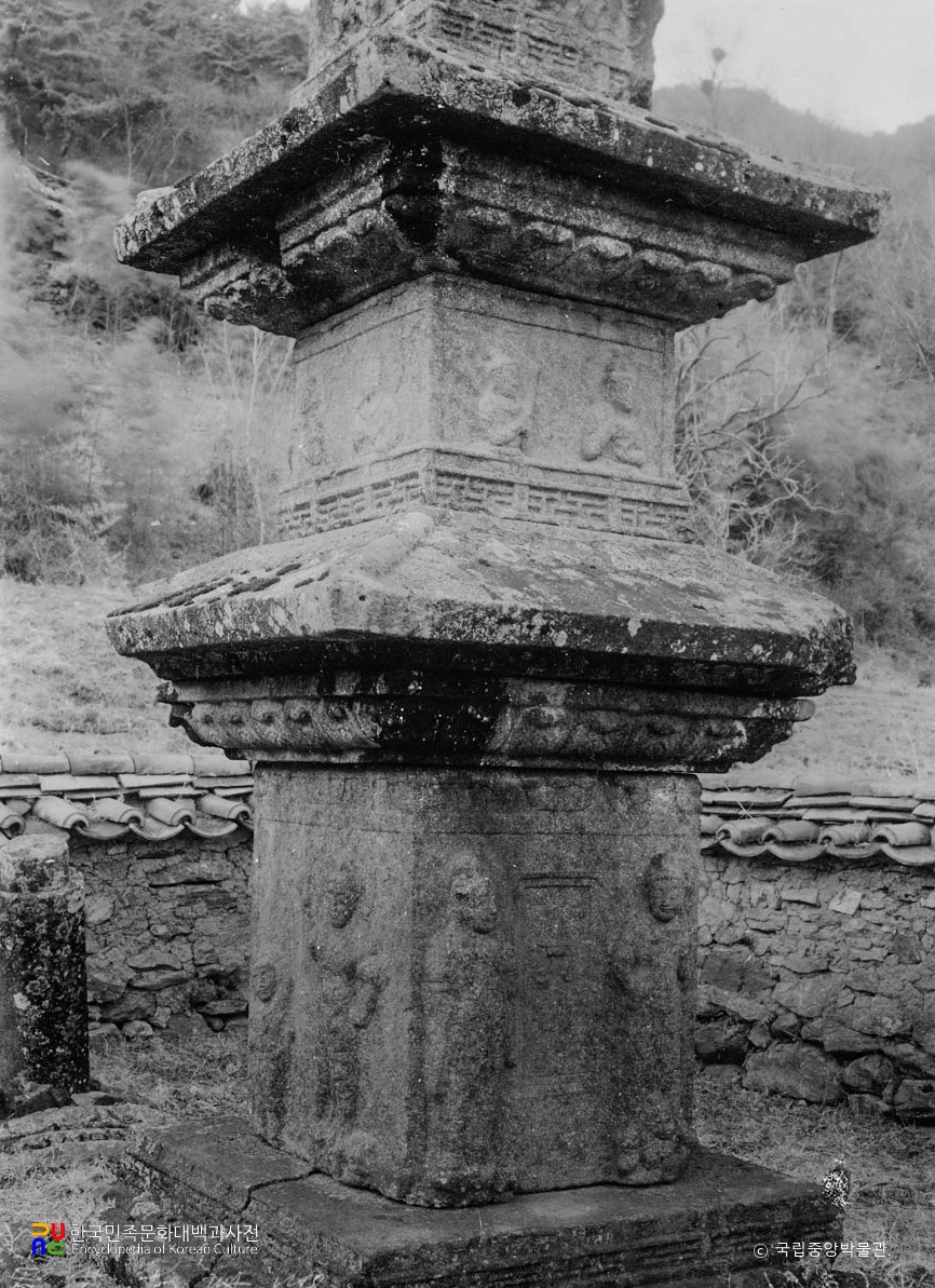 남원 실상사 백장암 삼층석탑 탑신부 정측면