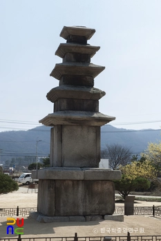 안성 봉업사지 오층석탑 후측면