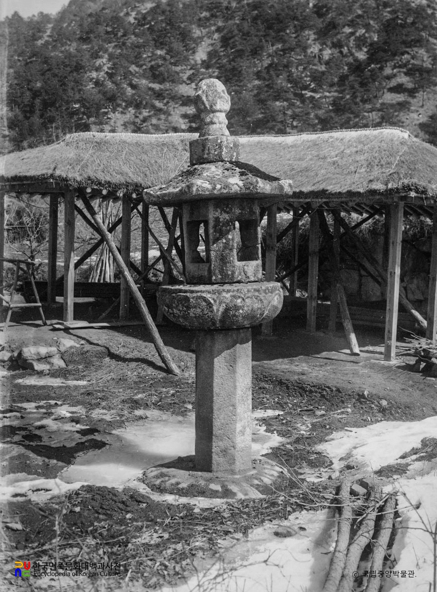 충주 미륵대원지 석등