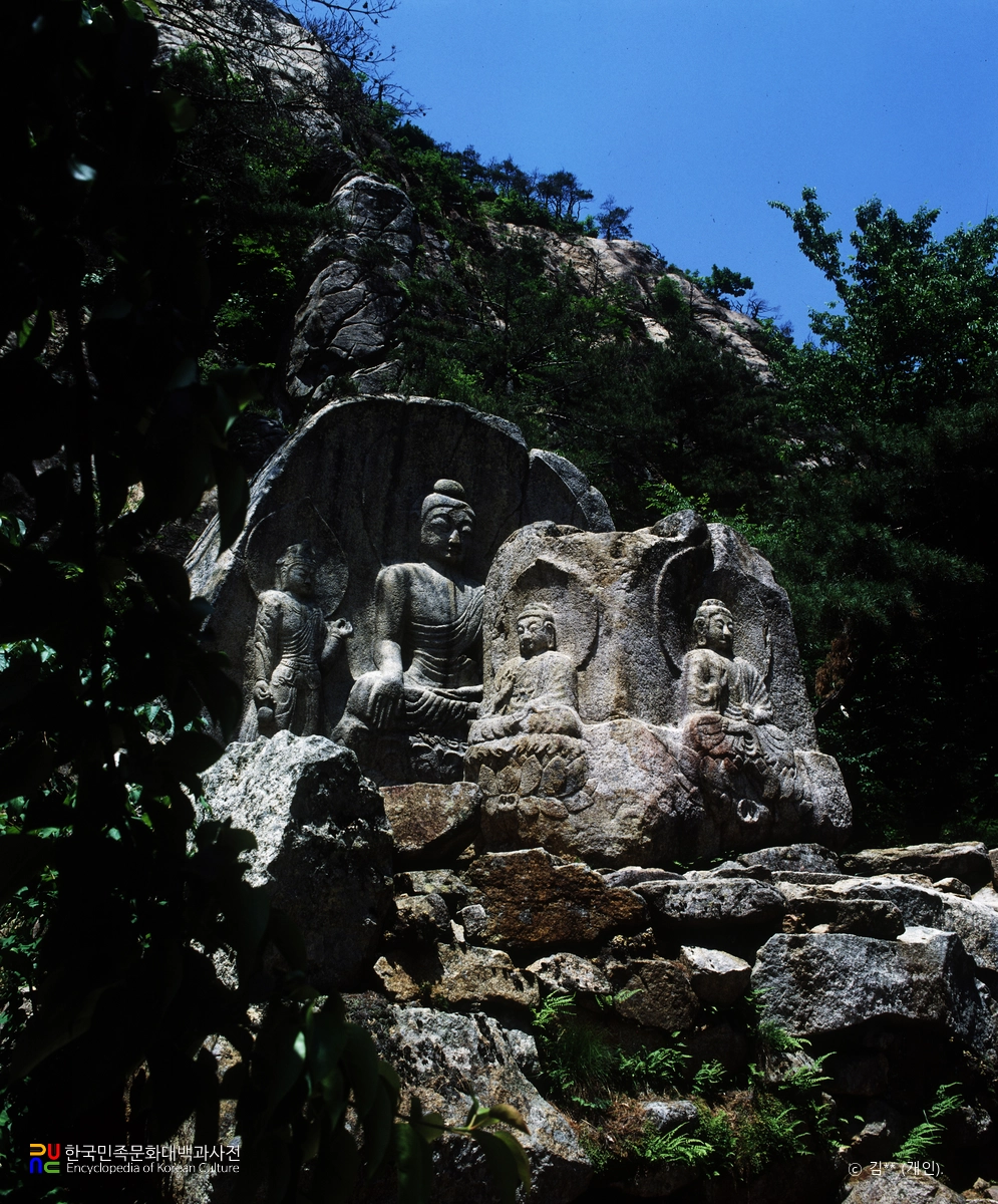 경주 남산 칠불암 마애불상군 전경