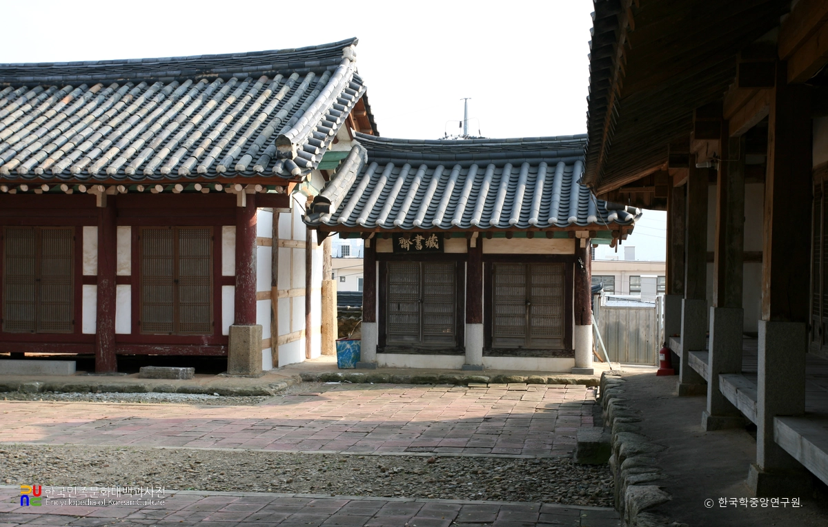 무안향교 / 장서재