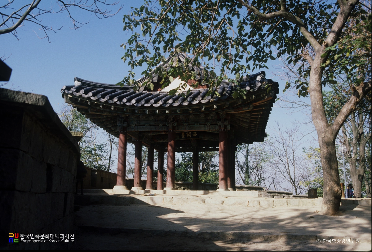진주성 서장대 정면