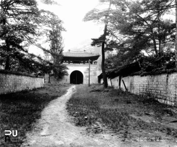 서울 경복궁 중 신무문 후면 전경
