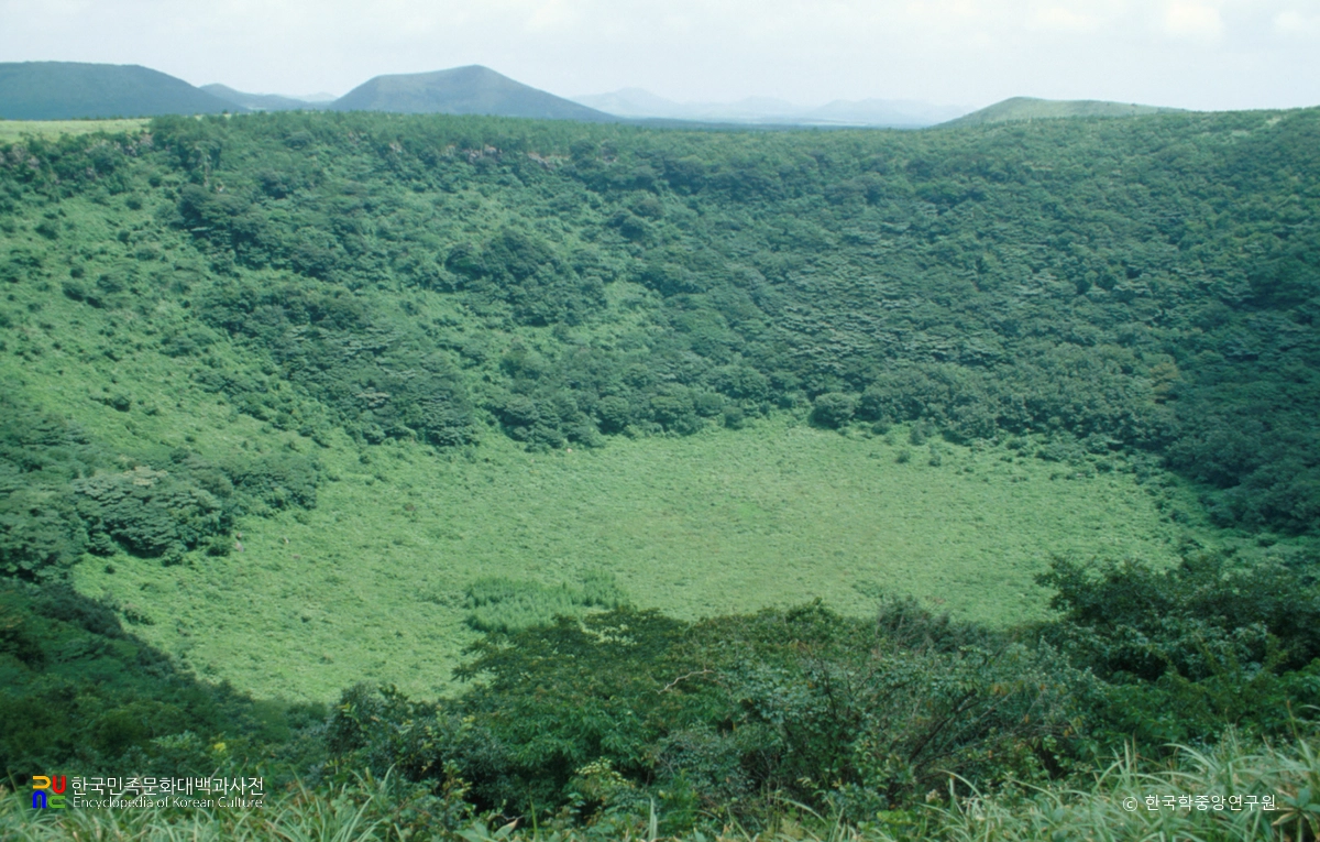 제주 산굼부리 분화구