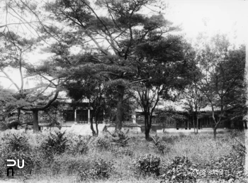 서울 경복궁 중 집옥재 전경