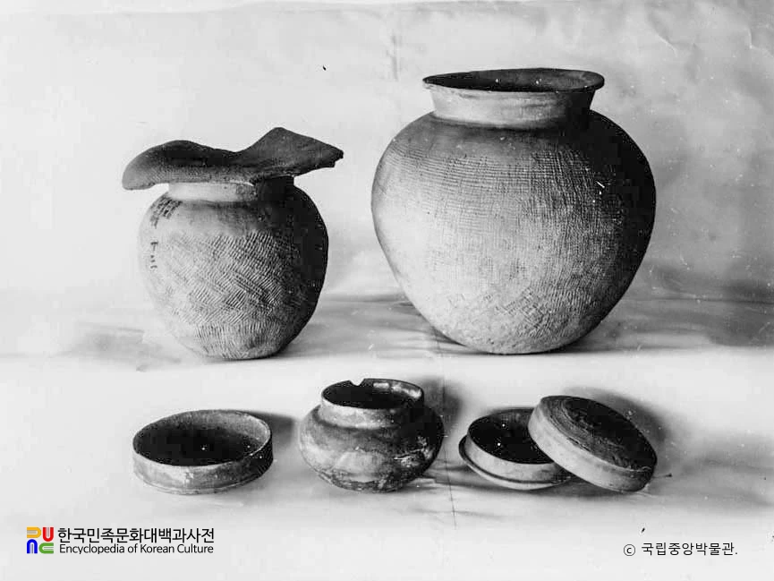 전남 나주 신촌리 9호분 정관 출토 호와 개배