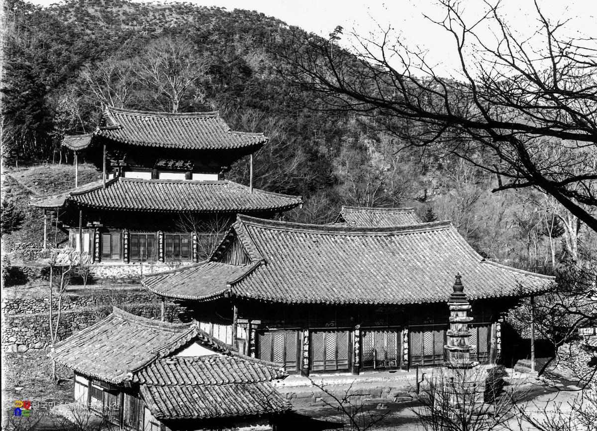 공주 마곡사 대웅보전과 대광보전 및 오층석탑 일원