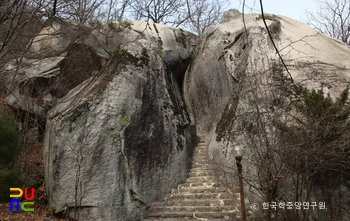 거창 가섭암지 마애여래삼존입상 전경